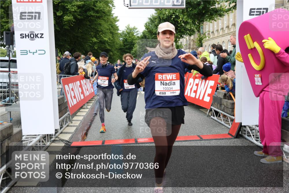 14.06.2026 - REWE Women's Run Strokosch-Dieckow http://msf.ph/oto/9770366 14.06.2026 09:54:14 Ziel 10012, 10236, 10334, 10356, 10363, 10434, 10778, 10783, 10847, 11049, 11050, 11184, 11315, 11387, 11389, 11429, 11433, 11502 meine-sportfotos.de