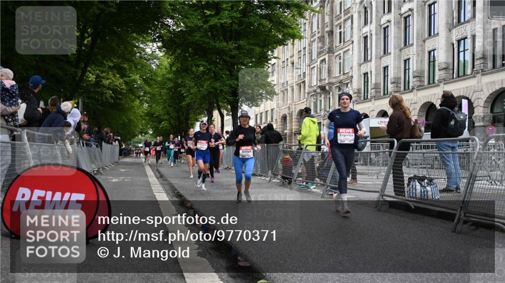14.06.2026 - REWE Women's Run J. Mangold http://msf.ph/oto/9770371 14.06.2026 09:55:58 Ziel 10211, 10451, 10563, 10737, 10757, 10816, 10838, 10923, 11491, 11526 meine-sportfotos.de