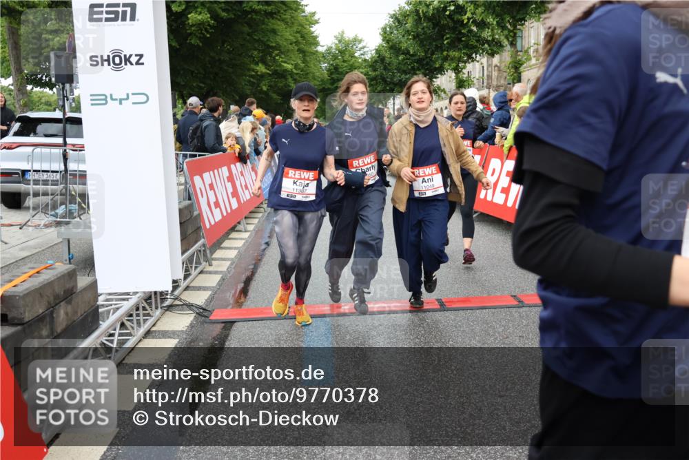 14.06.2026 - REWE Women's Run Strokosch-Dieckow http://msf.ph/oto/9770378 14.06.2026 09:54:14 Ziel 10012, 10236, 10334, 10356, 10363, 10434, 10778, 10783, 10847, 11049, 11050, 11184, 11315, 11387, 11389, 11429, 11433, 11502 meine-sportfotos.de