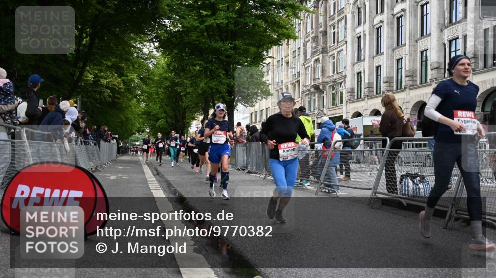 14.06.2026 - REWE Women's Run J. Mangold http://msf.ph/oto/9770382 14.06.2026 09:55:59 Ziel 10122, 10563, 10737, 10757, 10816, 10838, 10923, 11491, 11526 meine-sportfotos.de