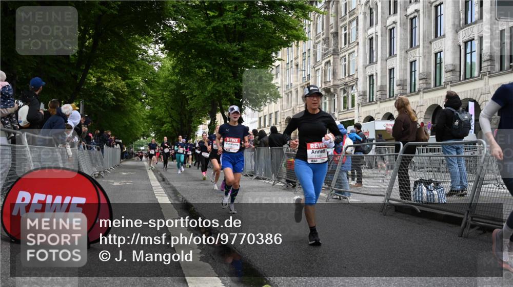 14.06.2026 - REWE Women's Run J. Mangold http://msf.ph/oto/9770386 14.06.2026 09:56:00 Ziel 10122, 10563, 10737, 10757, 10774, 10816, 10838, 10867, 10923, 11383, 11491, 11526 meine-sportfotos.de