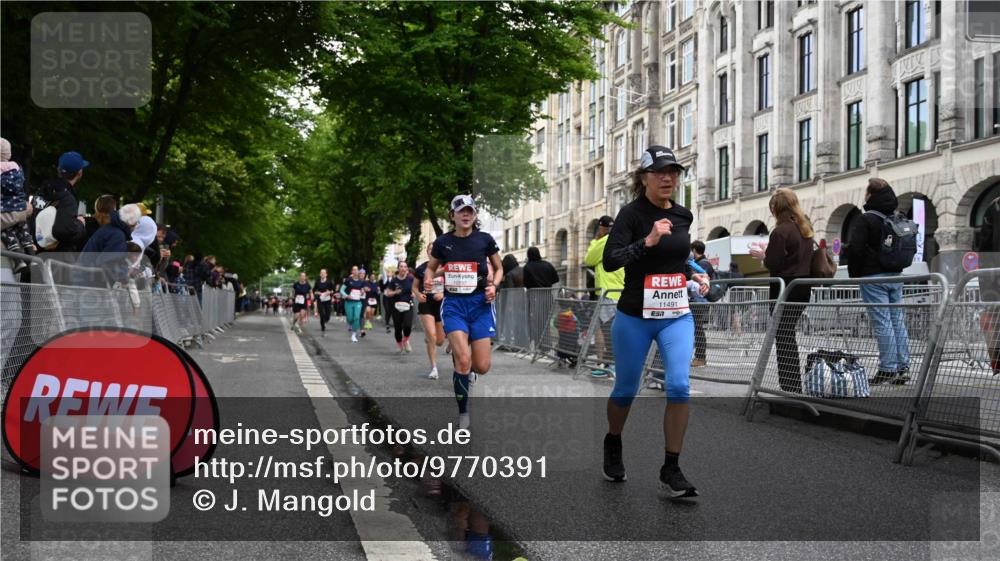 14.06.2026 - REWE Women's Run J. Mangold http://msf.ph/oto/9770391 14.06.2026 09:56:00 Ziel 10122, 10563, 10737, 10757, 10774, 10816, 10838, 10867, 10923, 11383, 11491, 11526 meine-sportfotos.de