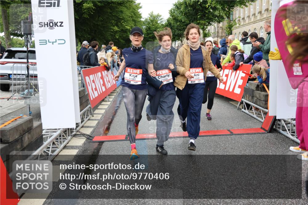 14.06.2026 - REWE Women's Run Strokosch-Dieckow http://msf.ph/oto/9770406 14.06.2026 09:54:14 Ziel 10012, 10236, 10334, 10356, 10363, 10434, 10778, 10783, 10847, 11049, 11050, 11184, 11315, 11387, 11389, 11429, 11433, 11502 meine-sportfotos.de