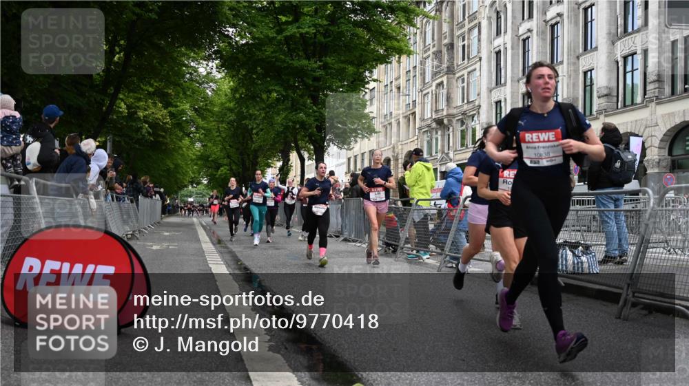 14.06.2026 - REWE Women's Run J. Mangold http://msf.ph/oto/9770418 14.06.2026 09:56:02 Ziel 10122, 10304, 10563, 10737, 10757, 10774, 10816, 10838, 10867, 10969, 11383, 11428, 11491, 11515, 11526 meine-sportfotos.de