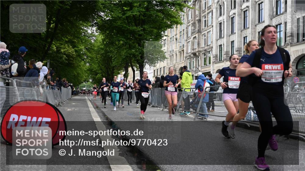 14.06.2026 - REWE Women's Run J. Mangold http://msf.ph/oto/9770423 14.06.2026 09:56:02 Ziel 10122, 10304, 10563, 10737, 10757, 10774, 10816, 10838, 10867, 10969, 11383, 11428, 11491, 11515, 11526 meine-sportfotos.de