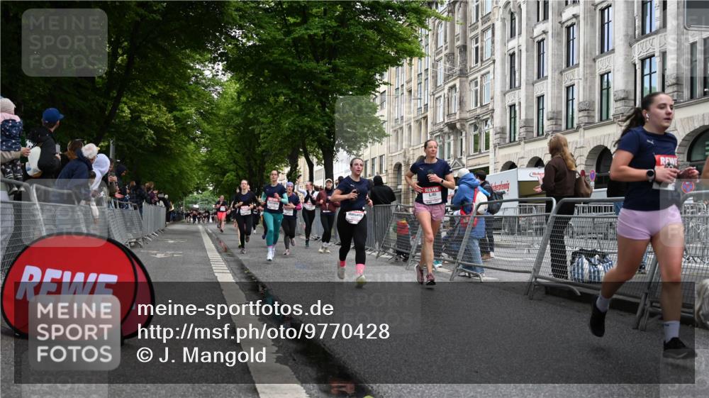 14.06.2026 - REWE Women's Run J. Mangold http://msf.ph/oto/9770428 14.06.2026 09:56:03 Ziel 10098, 10122, 10304, 10563, 10737, 10757, 10774, 10816, 10838, 10867, 10969, 11383, 11399, 11428, 11491, 11515, 11526 meine-sportfotos.de