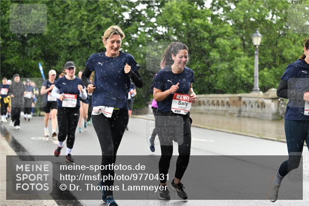 14.06.2026 - REWE Women's Run Dr. Thomas Lammeyer http://msf.ph/oto/9770431 14.06.2026 09:47:52 Laufen 10059, 444445438, 10057, 7 meine-sportfotos.de