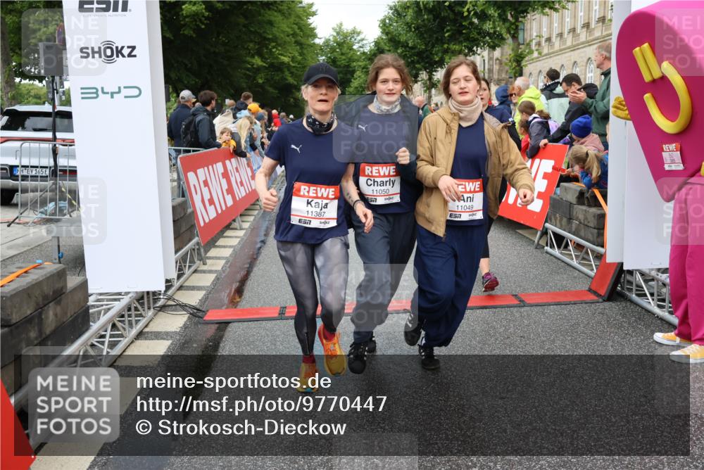 14.06.2026 - REWE Women's Run Strokosch-Dieckow http://msf.ph/oto/9770447 14.06.2026 09:54:15 Ziel 10012, 10236, 10334, 10356, 10363, 10434, 10778, 10783, 11049, 11050, 11184, 11315, 11387, 11389, 11429, 11433, 11502 meine-sportfotos.de
