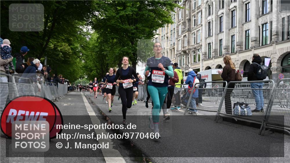 14.06.2026 - REWE Women's Run J. Mangold http://msf.ph/oto/9770460 14.06.2026 09:56:05 Ziel 10098, 10112, 10122, 10304, 10563, 10757, 10774, 10838, 10867, 10969, 11383, 11399, 11428, 11515, 11526 meine-sportfotos.de