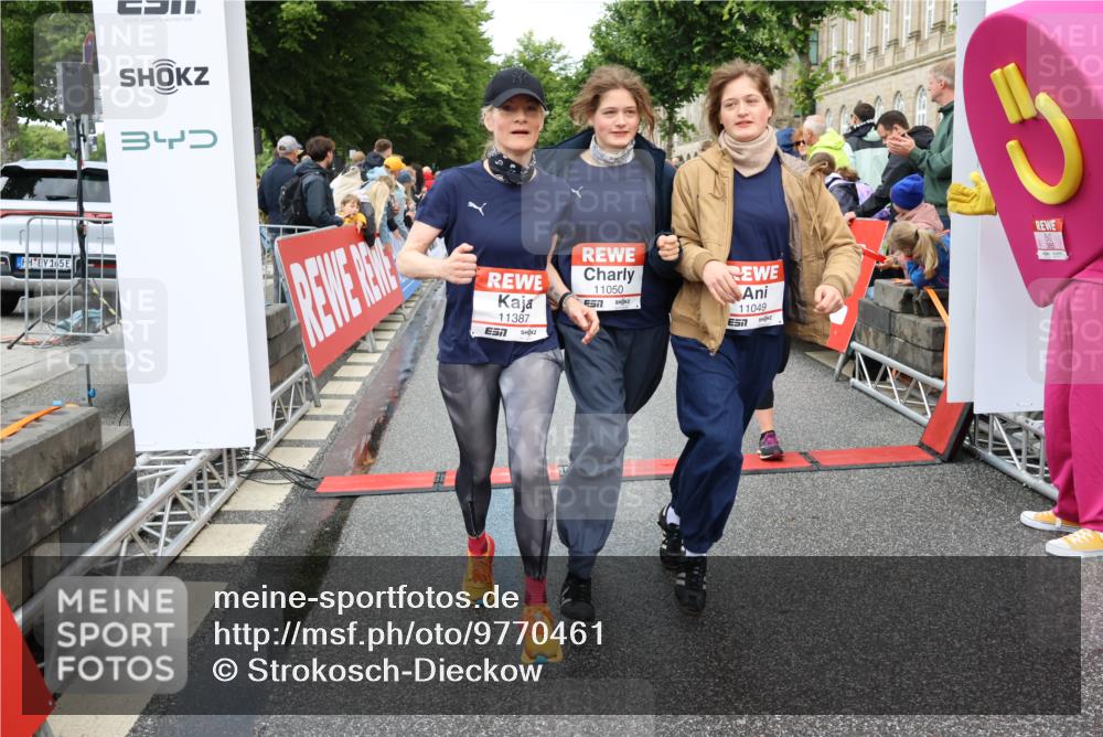 14.06.2026 - REWE Women's Run Strokosch-Dieckow http://msf.ph/oto/9770461 14.06.2026 09:54:15 Ziel 10012, 10236, 10334, 10356, 10363, 10434, 10778, 10783, 11049, 11050, 11184, 11315, 11387, 11389, 11429, 11433, 11502 meine-sportfotos.de