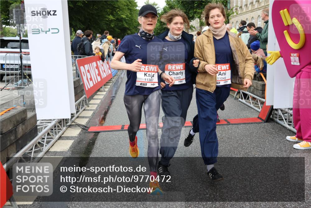 14.06.2026 - REWE Women's Run Strokosch-Dieckow http://msf.ph/oto/9770472 14.06.2026 09:54:15 Ziel 10012, 10236, 10334, 10356, 10363, 10434, 10778, 10783, 11049, 11050, 11184, 11315, 11387, 11389, 11429, 11433, 11502 meine-sportfotos.de
