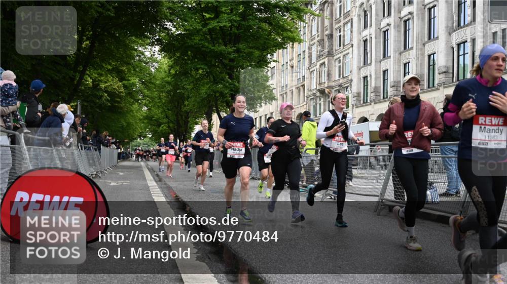 14.06.2026 - REWE Women's Run J. Mangold http://msf.ph/oto/9770484 14.06.2026 09:56:07 Ziel 10098, 10112, 10122, 10265, 10304, 10736, 10757, 10774, 10845, 10867, 10969, 11383, 11399, 11428, 11515, 11526 meine-sportfotos.de