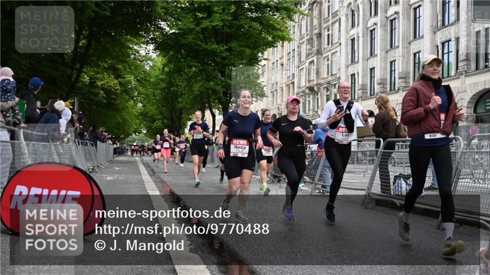 14.06.2026 - REWE Women's Run J. Mangold http://msf.ph/oto/9770488 14.06.2026 09:56:07 Ziel 10098, 10112, 10122, 10265, 10304, 10736, 10757, 10774, 10845, 10867, 10969, 11383, 11399, 11428, 11515, 11526 meine-sportfotos.de