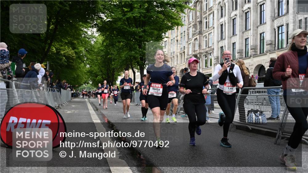 14.06.2026 - REWE Women's Run J. Mangold http://msf.ph/oto/9770492 14.06.2026 09:56:07 Ziel 10098, 10112, 10122, 10265, 10304, 10736, 10757, 10774, 10845, 10867, 10969, 11383, 11399, 11428, 11515, 11526 meine-sportfotos.de