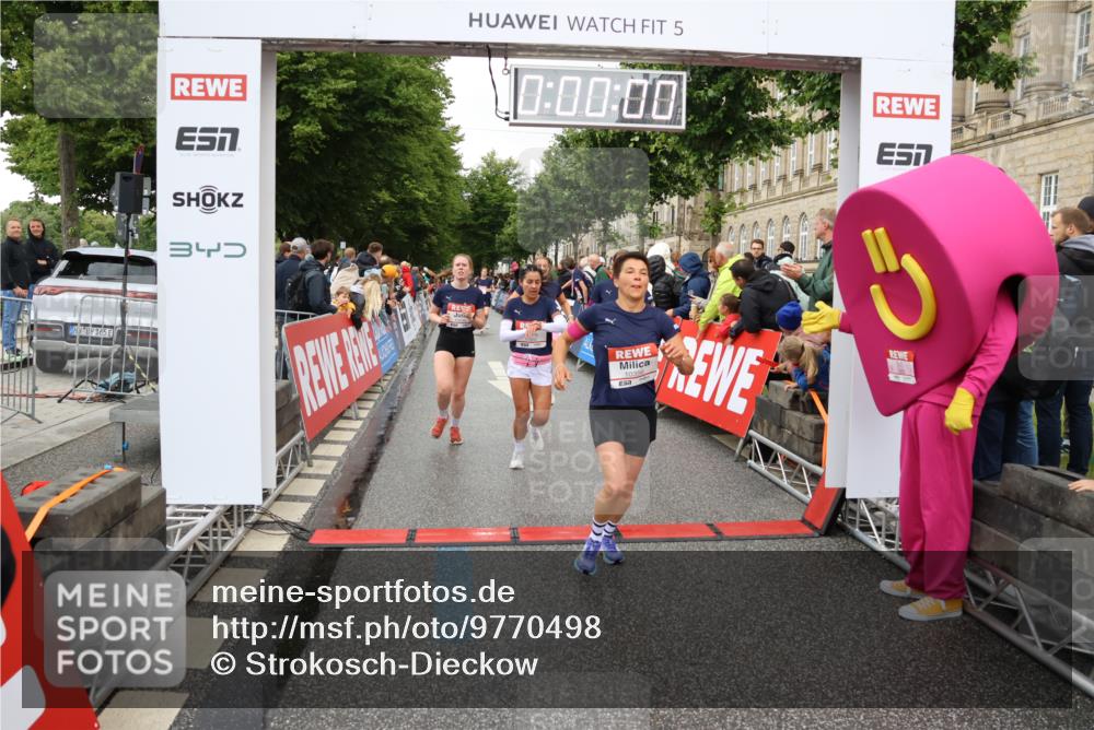 14.06.2026 - REWE Women's Run Strokosch-Dieckow http://msf.ph/oto/9770498 14.06.2026 09:54:17 Ziel 10012, 10236, 10334, 10356, 10363, 10434, 10778, 10783, 11049, 11050, 11315, 11387, 11389, 11429, 11433, 11502 meine-sportfotos.de
