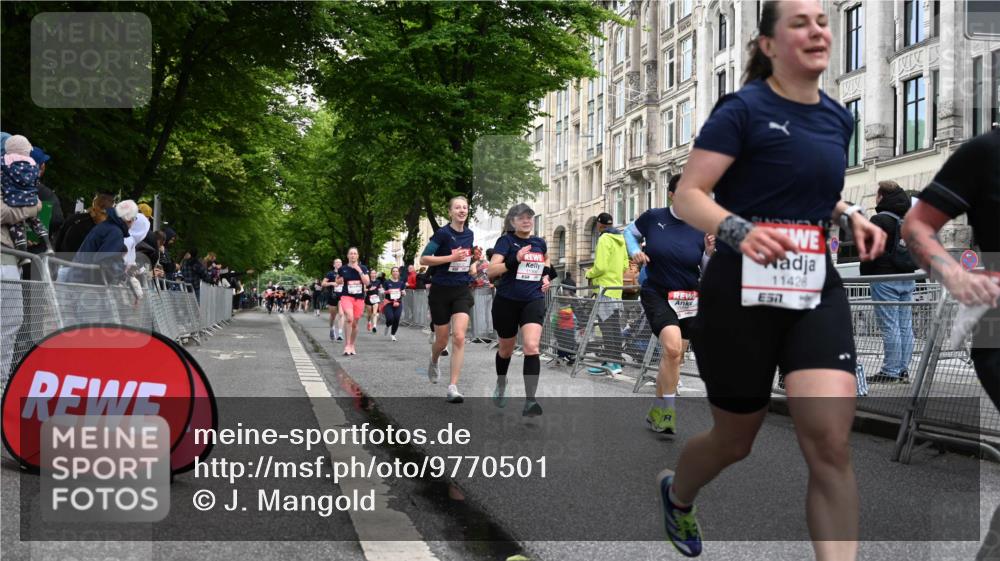 14.06.2026 - REWE Women's Run J. Mangold http://msf.ph/oto/9770501 14.06.2026 09:56:08 Ziel 10098, 10112, 10122, 10265, 10304, 10682, 10736, 10757, 10774, 10845, 10867, 10969, 11383, 11399, 11428, 11515 meine-sportfotos.de