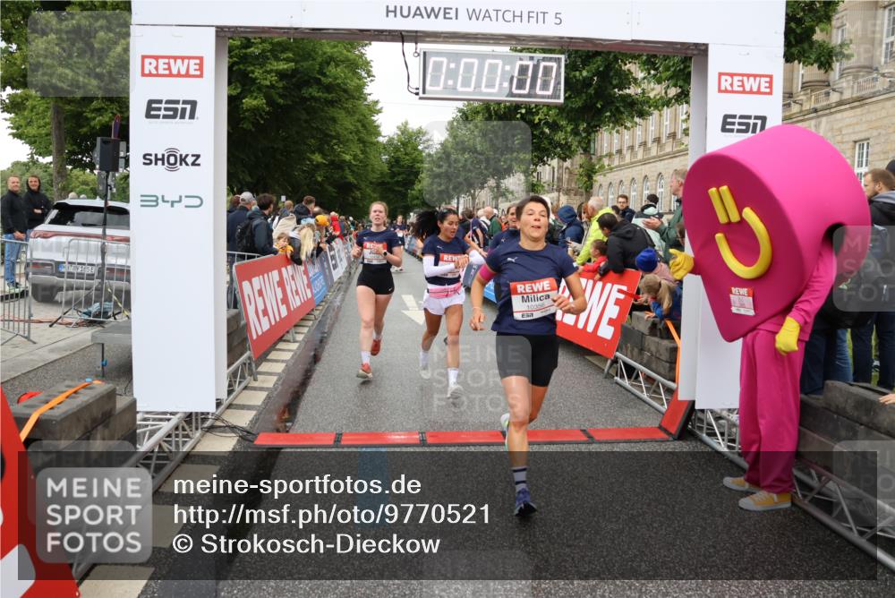 14.06.2026 - REWE Women's Run Strokosch-Dieckow http://msf.ph/oto/9770521 14.06.2026 09:54:17 Ziel 10012, 10236, 10334, 10356, 10363, 10434, 10778, 10783, 11049, 11050, 11315, 11387, 11389, 11429, 11433, 11502 meine-sportfotos.de