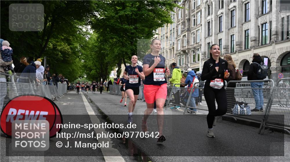 14.06.2026 - REWE Women's Run J. Mangold http://msf.ph/oto/9770542 14.06.2026 09:56:12 Ziel 10098, 10112, 10234, 10265, 10304, 10682, 10736, 10845, 11399, 11428, 11515 meine-sportfotos.de