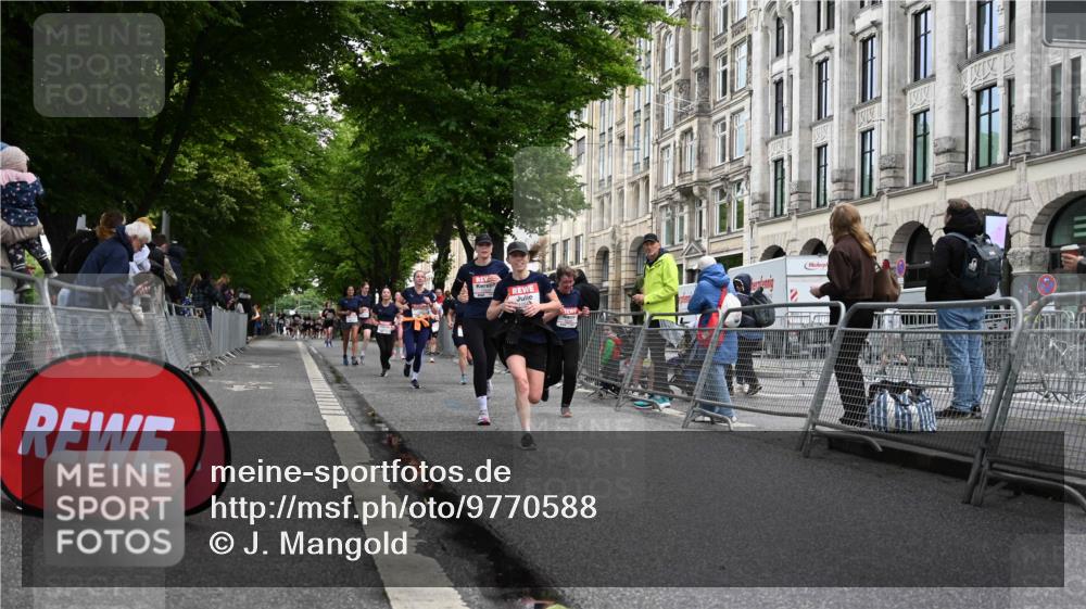 14.06.2026 - REWE Women's Run J. Mangold http://msf.ph/oto/9770588 14.06.2026 09:56:22 Ziel 10018, 10156, 10399, 10547, 11007, 11415, 11516 meine-sportfotos.de