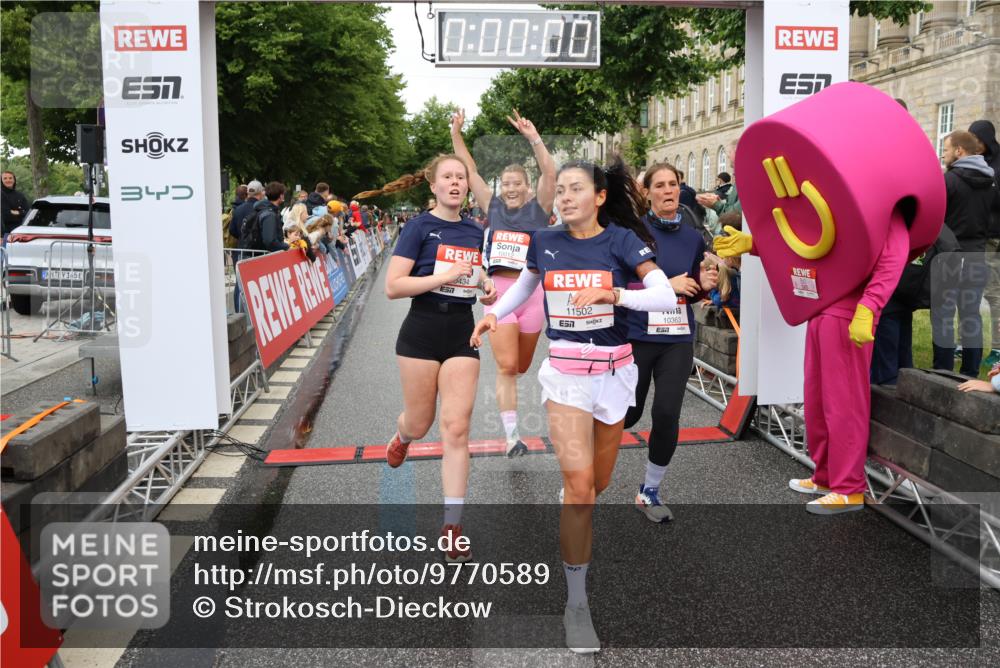 14.06.2026 - REWE Women's Run Strokosch-Dieckow http://msf.ph/oto/9770589 14.06.2026 09:54:18 Ziel 10012, 10334, 10356, 10363, 10434, 10778, 10783, 11049, 11050, 11315, 11387, 11389, 11429, 11433, 11502 meine-sportfotos.de