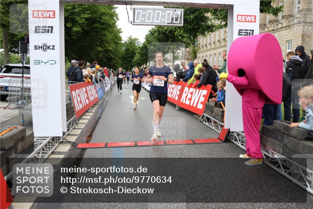 14.06.2026 - REWE Women's Run Strokosch-Dieckow http://msf.ph/oto/9770634 14.06.2026 09:54:23 Ziel 10012, 10235, 10356, 10363, 10434, 10899, 11395, 11502 meine-sportfotos.de