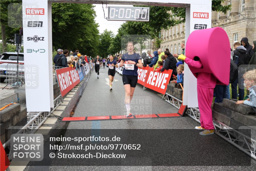 14.06.2026 - REWE Women's Run Strokosch-Dieckow http://msf.ph/oto/9770652 14.06.2026 09:54:23 Ziel 10012, 10235, 10356, 10363, 10434, 10899, 11395, 11502 meine-sportfotos.de