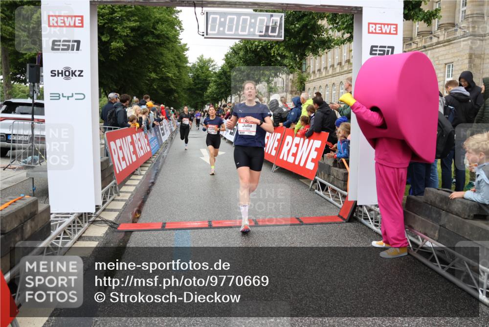 14.06.2026 - REWE Women's Run Strokosch-Dieckow http://msf.ph/oto/9770669 14.06.2026 09:54:23 Ziel 10012, 10235, 10356, 10363, 10434, 10899, 11395, 11502 meine-sportfotos.de