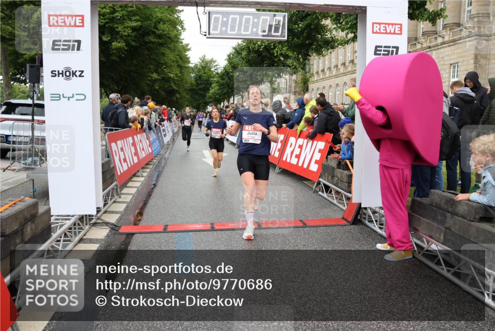 14.06.2026 - REWE Women's Run Strokosch-Dieckow http://msf.ph/oto/9770686 14.06.2026 09:54:23 Ziel 10012, 10235, 10356, 10363, 10434, 10899, 11395, 11502 meine-sportfotos.de