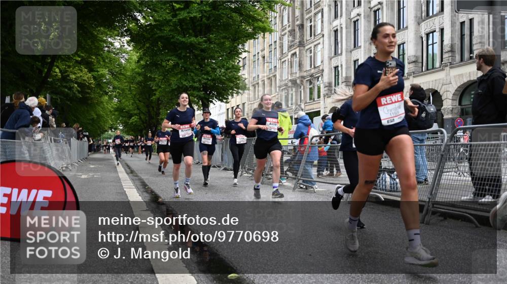 14.06.2026 - REWE Women's Run J. Mangold http://msf.ph/oto/9770698 14.06.2026 09:56:44 Ziel 10167, 10253, 10479, 10740, 10773, 10844, 11055, 11132, 11214, 11302, 11344, 11436, 11509, 11535 meine-sportfotos.de