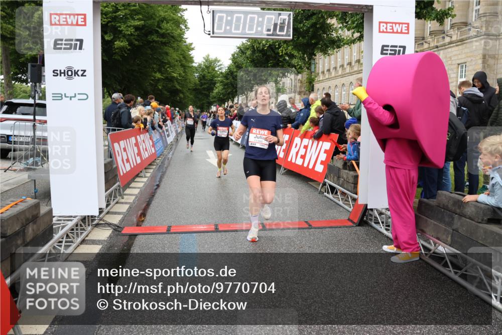 14.06.2026 - REWE Women's Run Strokosch-Dieckow http://msf.ph/oto/9770704 14.06.2026 09:54:23 Ziel 10012, 10235, 10356, 10363, 10434, 10899, 11395, 11502 meine-sportfotos.de