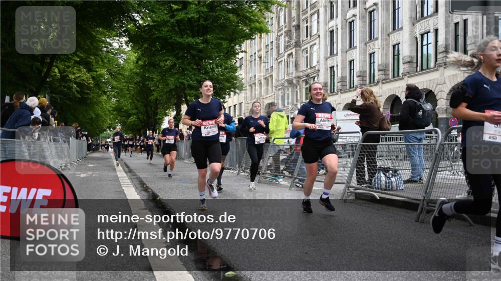 14.06.2026 - REWE Women's Run J. Mangold http://msf.ph/oto/9770706 14.06.2026 09:56:44 Ziel 10167, 10253, 10479, 10740, 10773, 10844, 11055, 11132, 11214, 11302, 11344, 11436, 11509, 11535 meine-sportfotos.de