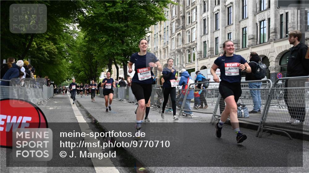 14.06.2026 - REWE Women's Run J. Mangold http://msf.ph/oto/9770710 14.06.2026 09:56:45 Ziel 10167, 10253, 10287, 10463, 10479, 10740, 10773, 10844, 11055, 11132, 11214, 11302, 11344, 11436, 11509, 11535 meine-sportfotos.de