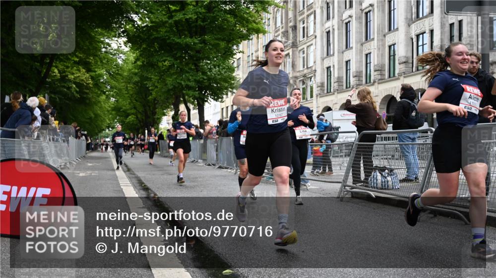 14.06.2026 - REWE Women's Run J. Mangold http://msf.ph/oto/9770716 14.06.2026 09:56:45 Ziel 10167, 10253, 10287, 10463, 10479, 10740, 10773, 10844, 11055, 11132, 11214, 11302, 11344, 11436, 11509, 11535 meine-sportfotos.de