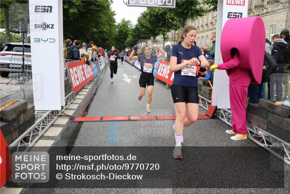 14.06.2026 - REWE Women's Run Strokosch-Dieckow http://msf.ph/oto/9770720 14.06.2026 09:54:24 Ziel 10012, 10235, 10356, 10363, 10434, 10899, 11395, 11502 meine-sportfotos.de