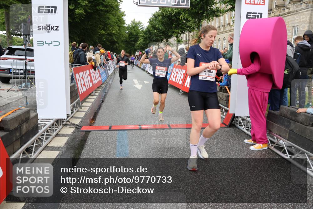 14.06.2026 - REWE Women's Run Strokosch-Dieckow http://msf.ph/oto/9770733 14.06.2026 09:54:24 Ziel 10012, 10235, 10356, 10363, 10434, 10899, 11395, 11502 meine-sportfotos.de