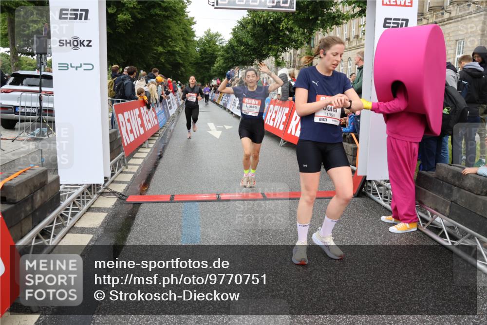 14.06.2026 - REWE Women's Run Strokosch-Dieckow http://msf.ph/oto/9770751 14.06.2026 09:54:24 Ziel 10012, 10235, 10356, 10363, 10434, 10899, 11395, 11502 meine-sportfotos.de