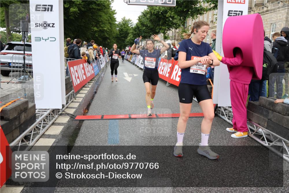 14.06.2026 - REWE Women's Run Strokosch-Dieckow http://msf.ph/oto/9770766 14.06.2026 09:54:24 Ziel 10012, 10235, 10356, 10363, 10434, 10899, 11395, 11502 meine-sportfotos.de