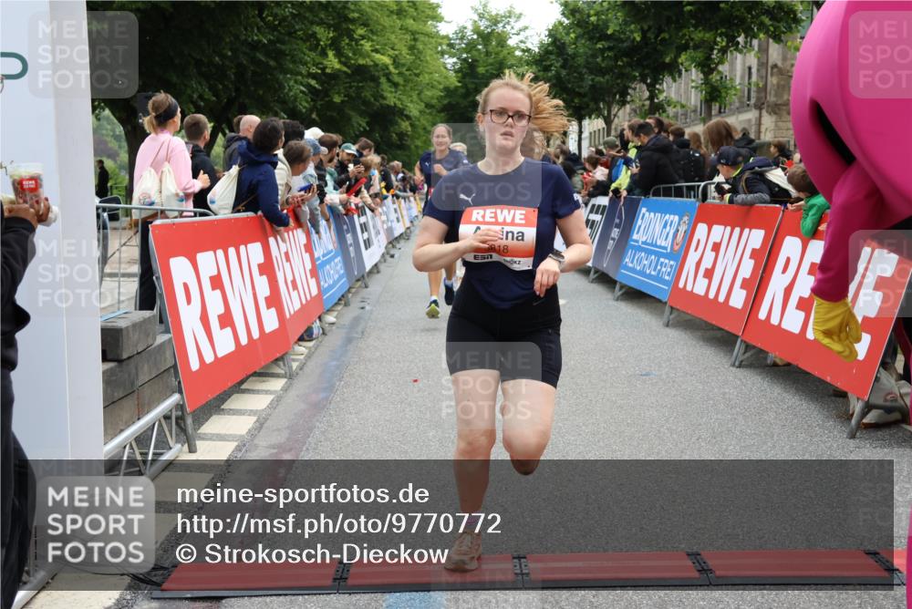 14.06.2026 - REWE Women's Run Strokosch-Dieckow http://msf.ph/oto/9770772 14.06.2026 10:56:26 Ziel 5140, 5244, 5245, 5556, 5818, 5868 meine-sportfotos.de
