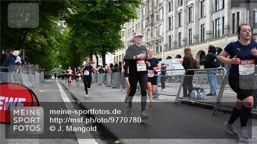 14.06.2026 - REWE Women's Run J. Mangold http://msf.ph/oto/9770780 14.06.2026 09:56:57 Ziel 10131, 10385, 10543, 10611, 10835, 10926, 10976, 11016, 11304 meine-sportfotos.de