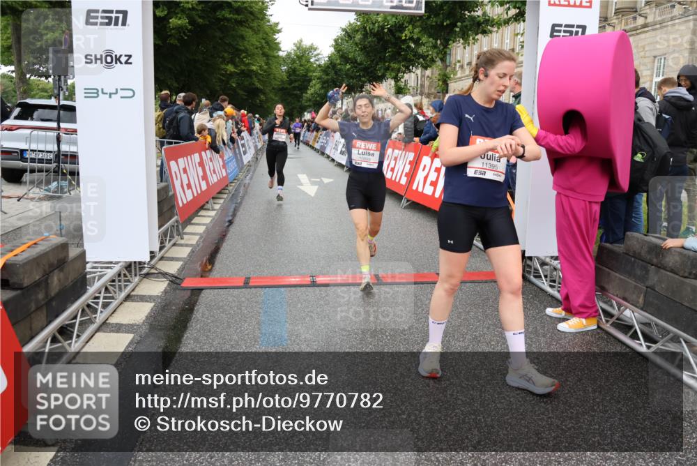14.06.2026 - REWE Women's Run Strokosch-Dieckow http://msf.ph/oto/9770782 14.06.2026 09:54:24 Ziel 10012, 10235, 10356, 10363, 10434, 10899, 11395, 11502 meine-sportfotos.de