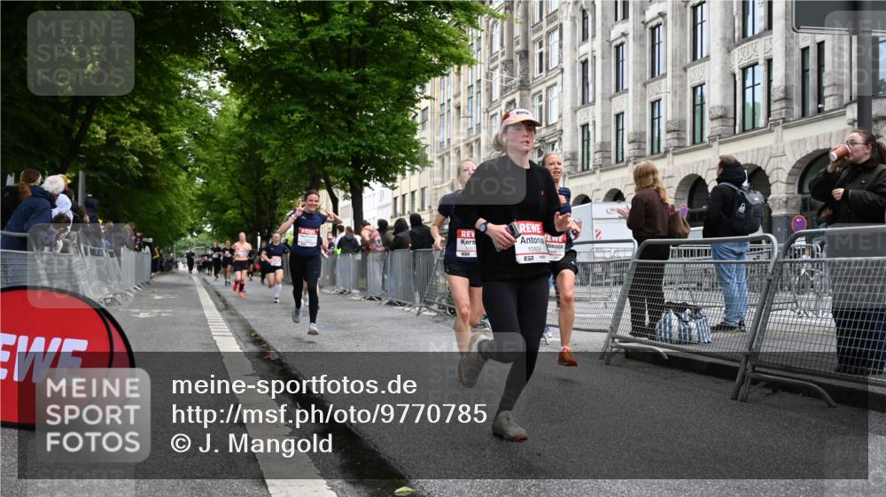 14.06.2026 - REWE Women's Run J. Mangold http://msf.ph/oto/9770785 14.06.2026 09:56:58 Ziel 10131, 10385, 10543, 10611, 10835, 10926, 10976, 11016, 11183, 11304 meine-sportfotos.de