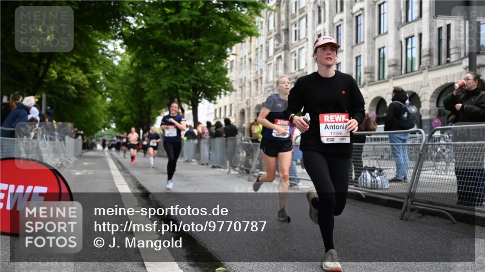 14.06.2026 - REWE Women's Run J. Mangold http://msf.ph/oto/9770787 14.06.2026 09:56:58 Ziel 10131, 10385, 10543, 10611, 10835, 10926, 10976, 11016, 11183, 11304 meine-sportfotos.de