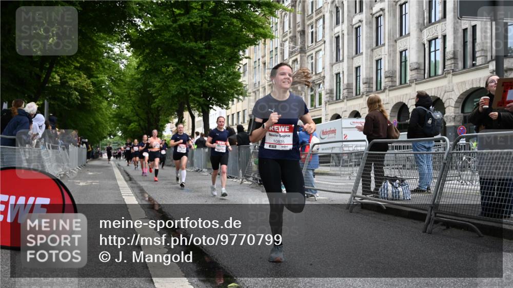 14.06.2026 - REWE Women's Run J. Mangold http://msf.ph/oto/9770799 14.06.2026 09:57:00 Ziel 10075, 10385, 10543, 10611, 10835, 10926, 10976, 11183, 11304 meine-sportfotos.de