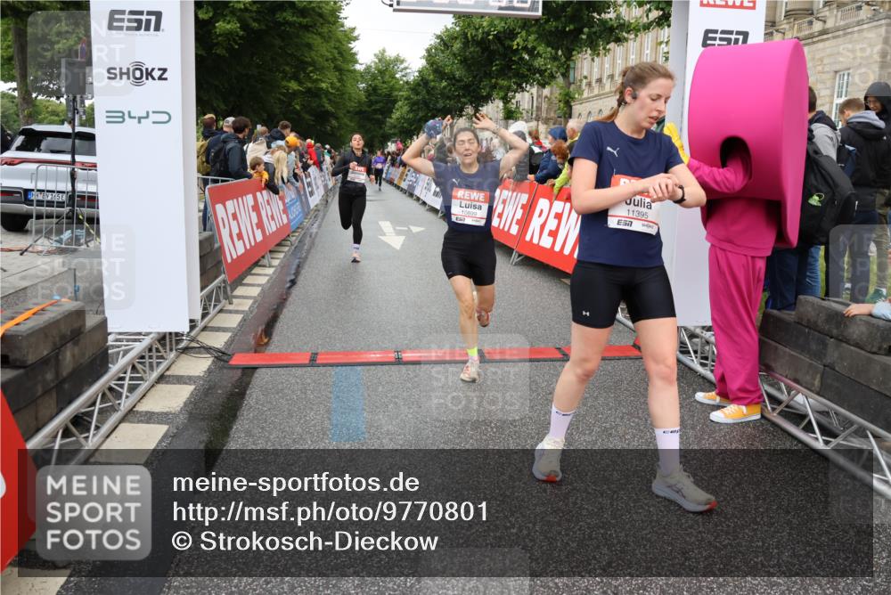 14.06.2026 - REWE Women's Run Strokosch-Dieckow http://msf.ph/oto/9770801 14.06.2026 09:54:24 Ziel 10012, 10235, 10356, 10363, 10434, 10899, 11395, 11502 meine-sportfotos.de