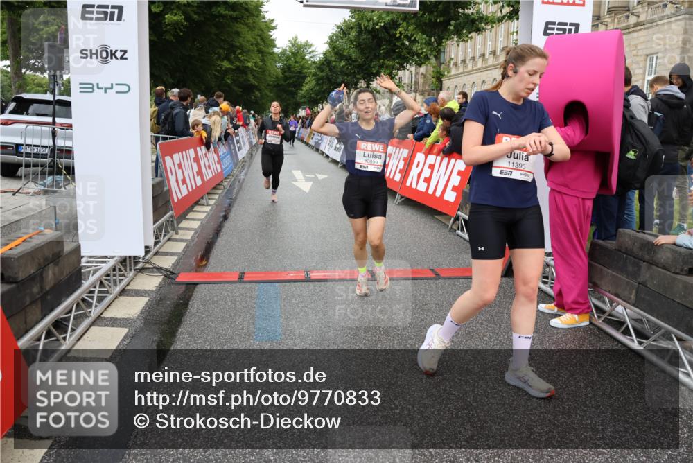 14.06.2026 - REWE Women's Run Strokosch-Dieckow http://msf.ph/oto/9770833 14.06.2026 09:54:25 Ziel 10012, 10063, 10235, 10363, 10434, 10899, 11395, 11502 meine-sportfotos.de