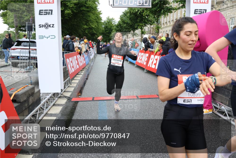 14.06.2026 - REWE Women's Run Strokosch-Dieckow http://msf.ph/oto/9770847 14.06.2026 09:54:26 Ziel 10012, 10063, 10235, 10899, 11395 meine-sportfotos.de