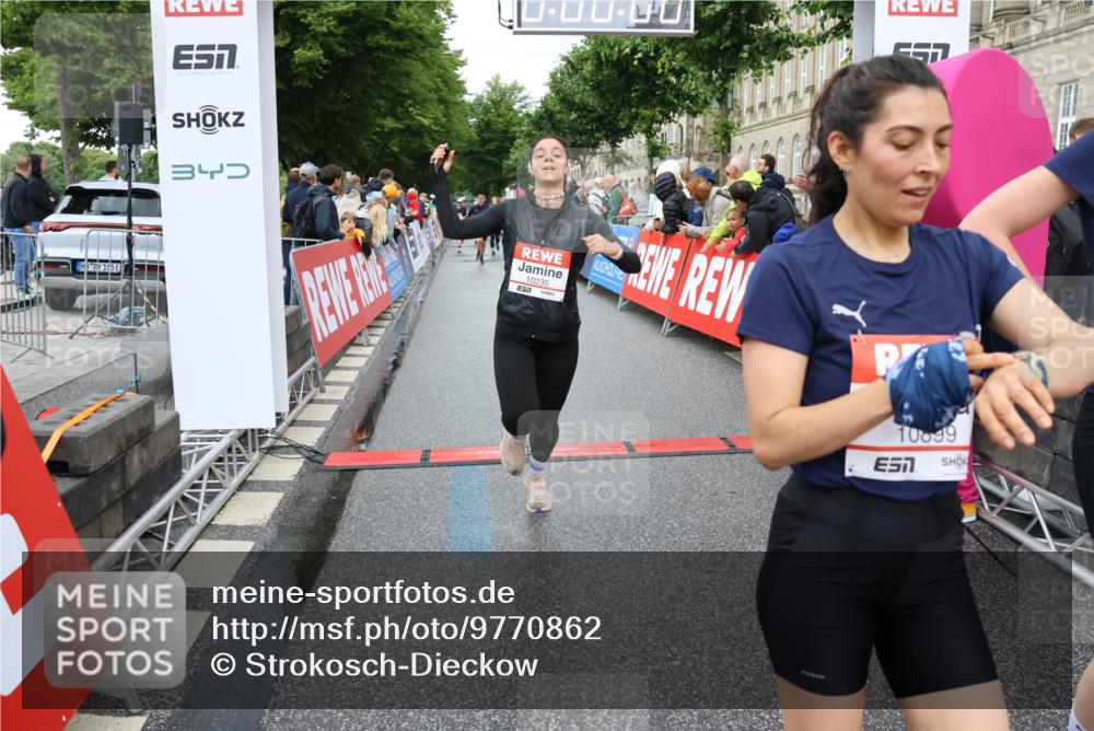 14.06.2026 - REWE Women's Run Strokosch-Dieckow http://msf.ph/oto/9770862 14.06.2026 09:54:26 Ziel 10012, 10063, 10235, 10899, 11395 meine-sportfotos.de