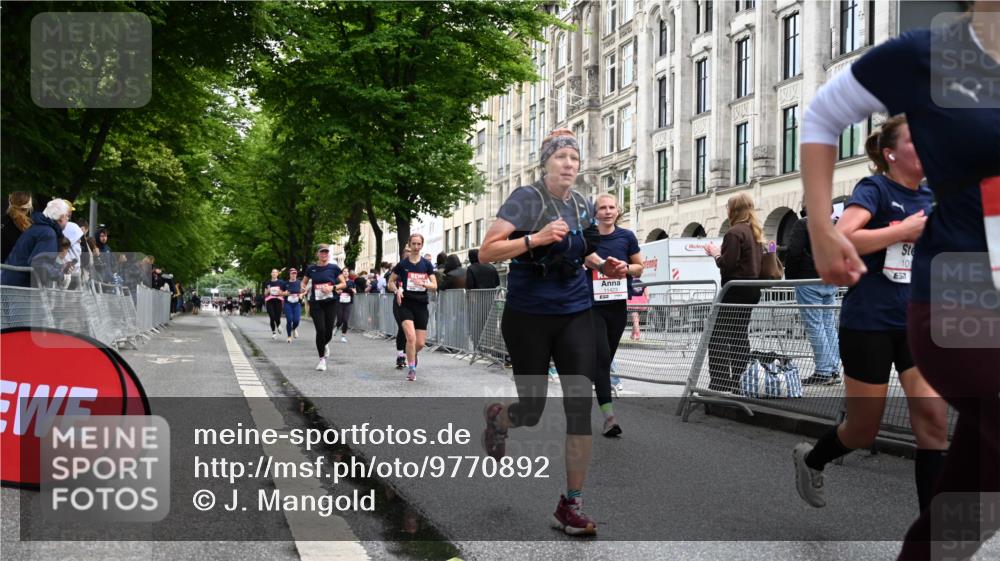 14.06.2026 - REWE Women's Run J. Mangold http://msf.ph/oto/9770892 14.06.2026 09:57:12 Ziel 10173, 10226, 10310, 10377, 10802, 10901, 11131, 11262, 11276, 11423 meine-sportfotos.de