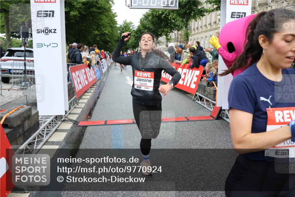 14.06.2026 - REWE Women's Run Strokosch-Dieckow http://msf.ph/oto/9770924 14.06.2026 09:54:26 Ziel 10012, 10063, 10235, 10899, 11395 meine-sportfotos.de
