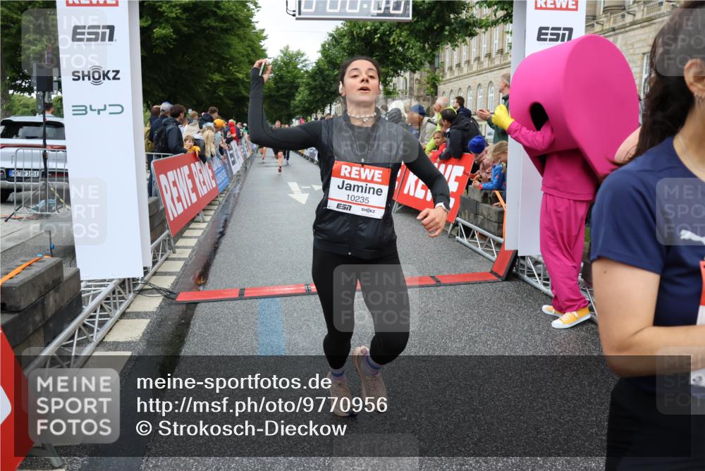 14.06.2026 - REWE Women's Run Strokosch-Dieckow http://msf.ph/oto/9770956 14.06.2026 09:54:26 Ziel 10012, 10063, 10235, 10899, 11395 meine-sportfotos.de